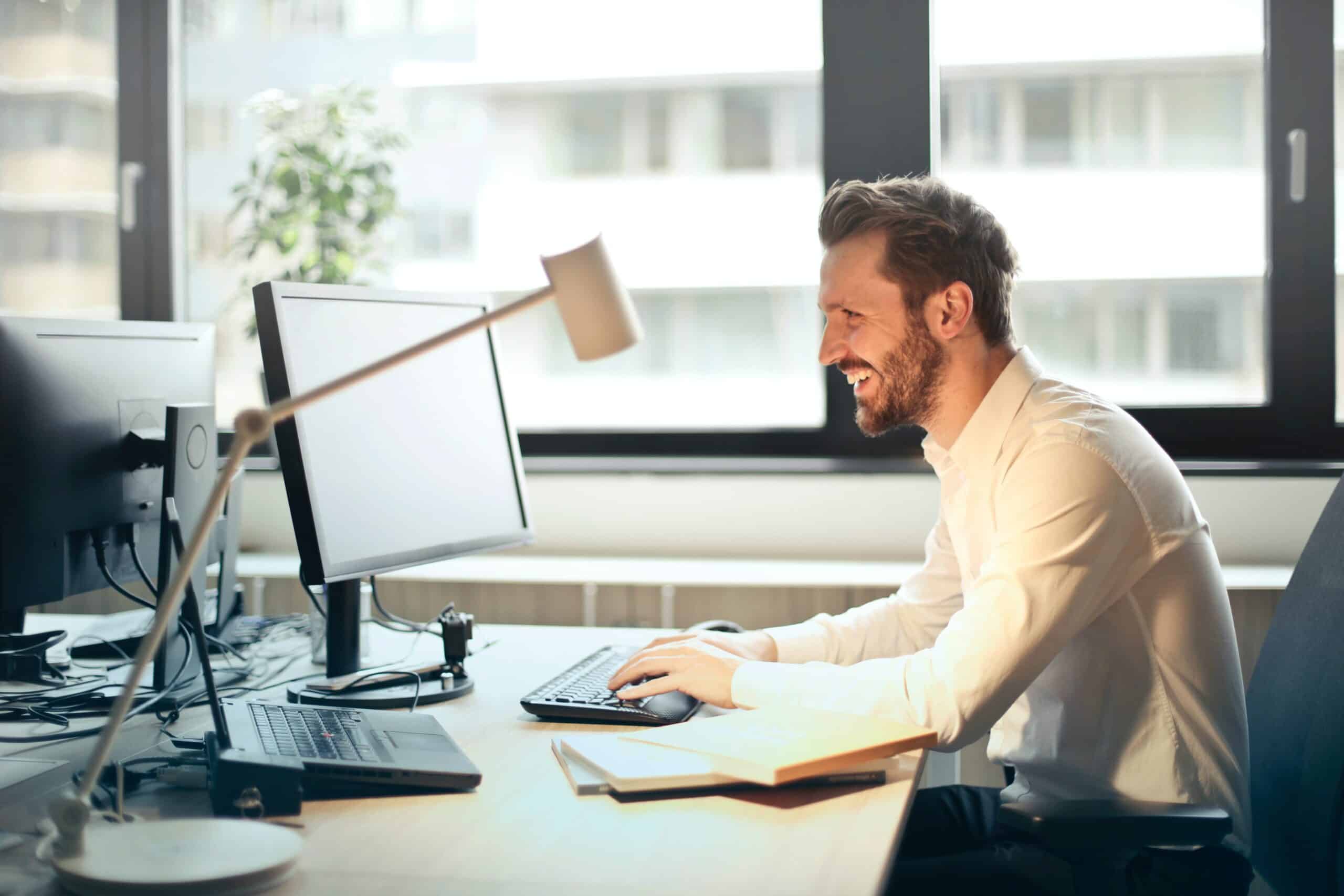 Sådan øger du arbejdsmiljøet på kontoret
